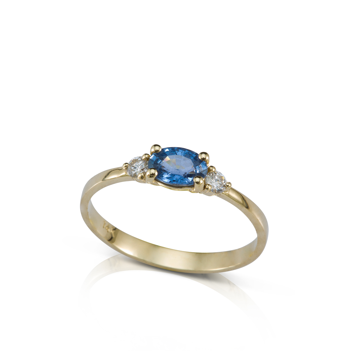 Solitaire ring set with 2 diamonds and an oval cut sapphire