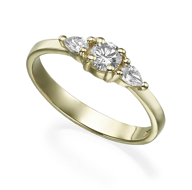 Round and pear-cut 0.32 carat diamonds engagement ring